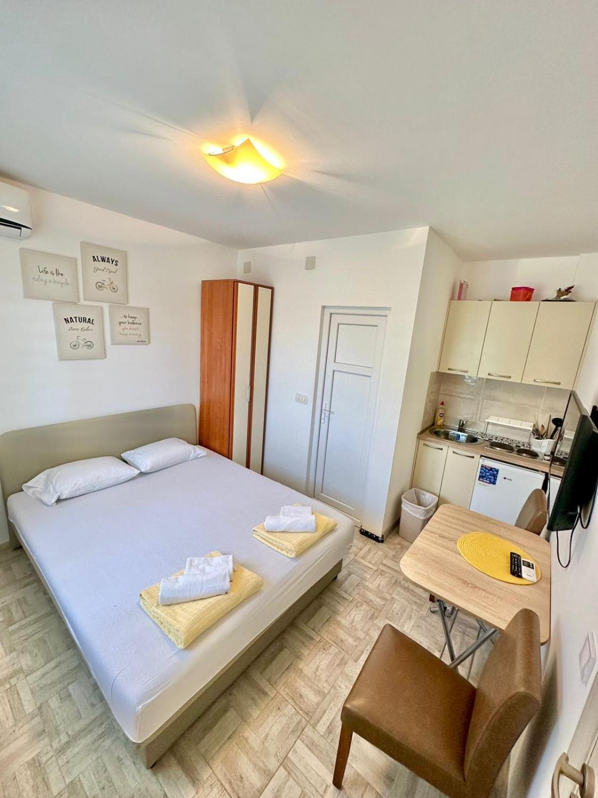 Montenegrina Apartment บุดวา ภายนอก รูปภาพ